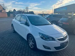 Weiß Gebraucht 2010 Opel Astra Limousine | 3.190 € (Fairer Preis)