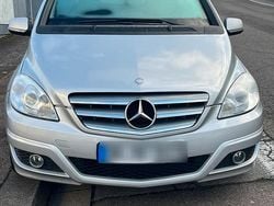 Silber Gebraucht 2011 Mercedes B180 Van / Kleinbus | 3.200 €