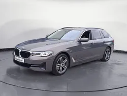 Grau Gebraucht 2024 BMW 530 Kombi | 61.860 €