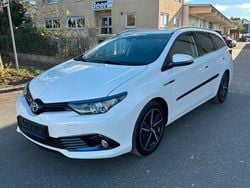 Weiß Gebraucht 2018 Toyota Auris Touring Sports Team Kombi | 14.499 € (Fairer Preis)