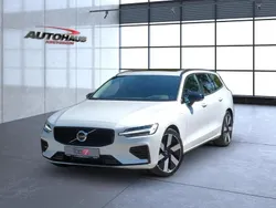 Chrystal white pearl (weiß) Gebraucht 2024 Volvo V60 Plus Kombi | 41.950 € (Fairer Preis)