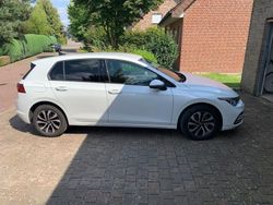 Weiß Gebraucht 2022 VW Golf VIII Active Limousine | 21.000 € (Guter Preis)