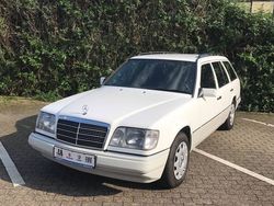 Weiß Gebraucht 1994 Mercedes E200 Limousine | 18.900 €