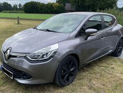 Grau Gebraucht 2015 Renault Clio IV Dynamique Limousine | 5.500 € (Guter Preis)