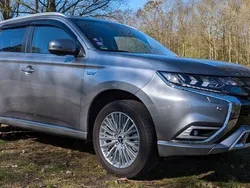 Grau Gebraucht 2020 Mitsubishi Outlander P-HEV Plus SUV | 19.500 € (Fairer Preis)