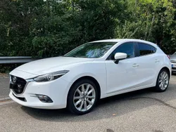 Weiß Gebraucht 2017 Mazda 3 Sports-Line Limousine | 12.400 € (Fairer Preis)