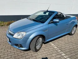 Blau Gebraucht 2004 Opel Tigra Cabrio | 1.200 €