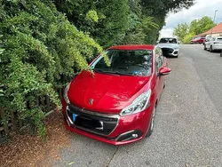 Rot Gebraucht 2015 Peugeot 208 Kleinwagen | 7.000 € (Fairer Preis)