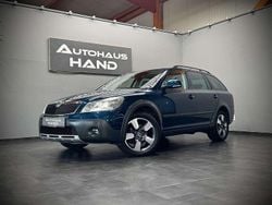 Grau Gebraucht 2012 Skoda Octavia Scout 4x4 Kombi | 10.999 € (Guter Preis)