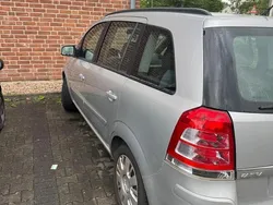 Silber Gebraucht 2012 Opel Zafira Van / Kleinbus | 5.250 €