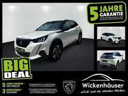 Lack weiss perlglänzend/typ au Gebraucht 2021 Peugeot 2008 Allure SUV | 19.390 € (Fairer Preis)