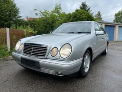 Silber Gebraucht 1999 Mercedes E240 Avantgarde Limousine | 2.700 €