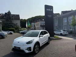 Weiß Gebraucht 2021 Kia e-Niro Spirit SUV | 24.490 € (Fairer Preis)