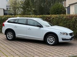 Weiß Gebraucht 2016 Volvo V60 CC Kombi | 12.400 € (Superpreis)