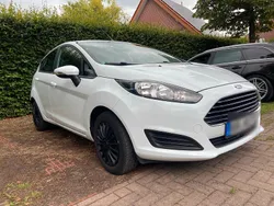 Weiß Gebraucht 2014 Ford Fiesta Kleinwagen | 6.999 €