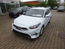 Weiß Neu 2025 Kia Ceed Kleinwagen | 23.790 € (Guter Preis)