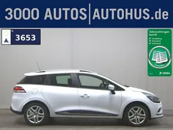 Weiss Gebraucht 2021 Renault Clio V Limousine | 9.780 € (Guter Preis)