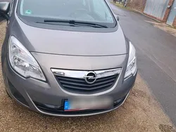 Braun Gebraucht 2011 Opel Meriva Van / Kleinbus | 4.200 € (Guter Preis)