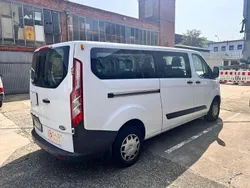 Weiß Gebraucht 2018 Ford Tourneo Custom Van / Kleinbus | 9.100 €