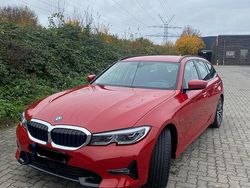 Rot Gebraucht 2022 BMW 320e Sport Line Kombi | 29.500 €