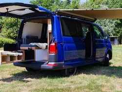 Blau Gebraucht 2018 VW T6 Van | 37.800 €