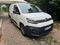 Weiß Gebraucht 2020 Citroën Berlingo Feel Van / Kleinbus | 11.000 € (Guter Preis)