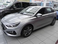 Silber Gebraucht 2023 Hyundai i30 Trend Limousine | 16.490 € (Fairer Preis)