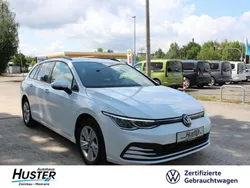 Pure white 6835 Gebraucht 2021 VW Golf VIII Life Kombi | 24.490 € (Fairer Preis)