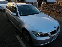 Silber Gebraucht 2008 BMW 318 Kombi | 2.750 €