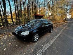 Schwarz Gebraucht 2004 VW Golf V Kleinwagen | 1.800 € (Etwas zu teuer)