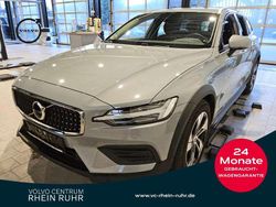 Vapour grey / metallic Gebraucht 2023 Volvo V60 CC Plus Kombi | 34.950 € (Superpreis)
