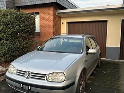 Silber Gebraucht 2006 VW Golf V Kombi | 1.500 €