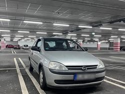 Grau Gebraucht 2001 Opel Corsa Kleinwagen | 800 € (Guter Preis)