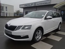 Weiß candyweiss Gebraucht 2020 Skoda Octavia Ambition Kombi | 16.580 € (Fairer Preis)