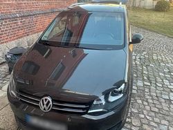 Braun Gebraucht 2015 VW Sharan Edition Van / Kleinbus | 15.800 € (Fairer Preis)