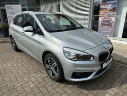 Glaciersilber metallic Gebraucht 2016 BMW 220 Sport Line Van / Kleinbus | 16.990 € (Fairer Preis)