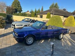 Blau Gebraucht 1989 BMW 320 Cabriolet Cabrio | 15.200 €