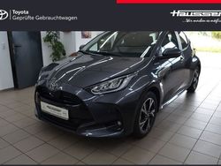 Grau Neu 2025 Toyota Yaris Hybrid Comfort Limousine | 29.440 € (Teuer)