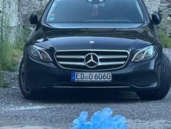 Schwarz Gebraucht 2016 Mercedes E220 Avantgarde Limousine | 17.999 €