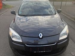 Grau Gebraucht 2012 Renault Mégane III Limousine | 2.990 € (Guter Preis)