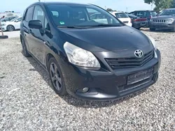 Schwarz Gebraucht 2012 Toyota Verso Van / Kleinbus | 3.990 € (Fairer Preis)