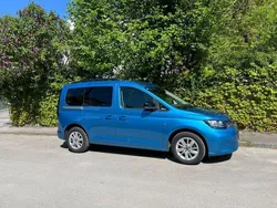 Blau Gebraucht 2021 VW Caddy Life Van / Kleinbus | 23.900 € (Teuer)