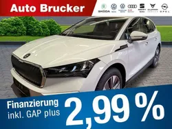 Weiss Gebraucht 2023 Skoda Enyaq iV Loft SUV | 34.860 € (Fairer Preis)
