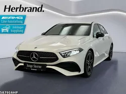 Weiss Gebraucht 2024 Mercedes A200 AMG line Limousine | 32.990 € (Fairer Preis)