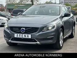 Osmium grey / metallic Gebraucht 2016 Volvo V60 CC Momentum Kombi | 19.999 € (Teuer)