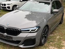 Grau Gebraucht 2022 BMW 540 M Sport Kombi | 39.000 € (Fairer Preis)