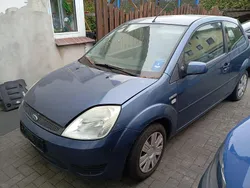 Weiß Gebraucht 2003 Ford Fiesta Kleinwagen | 250 €