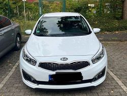 Weiß Gebraucht 2017 Kia Ceed Limousine | 10.000 € (Fairer Preis)