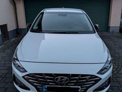 Weiß Gebraucht 2021 Hyundai i30 Edition 30+ Limousine | 18.500 € (Fairer Preis)