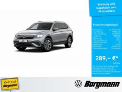 Silber / pyrit silber Gebraucht 2024 VW Tiguan Allspace Life SUV | 35.991 € (Superpreis)